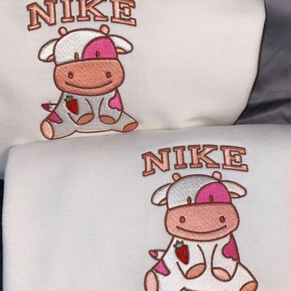 Strawberry Cow Crewneck - Picture 1 of 1